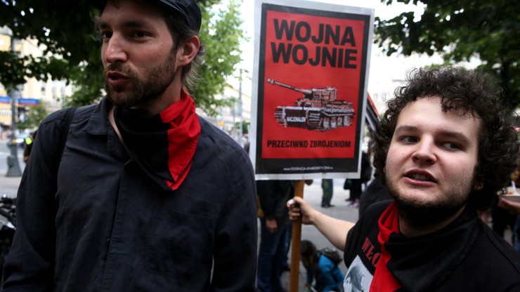 "Pieniądze dla głodnych, nie na czołgi" - marsz przeciwników NATO i baz w Polsce