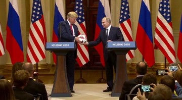 CNN: piłka, którą Putin dał Trumpowi może zawierać mikrochip