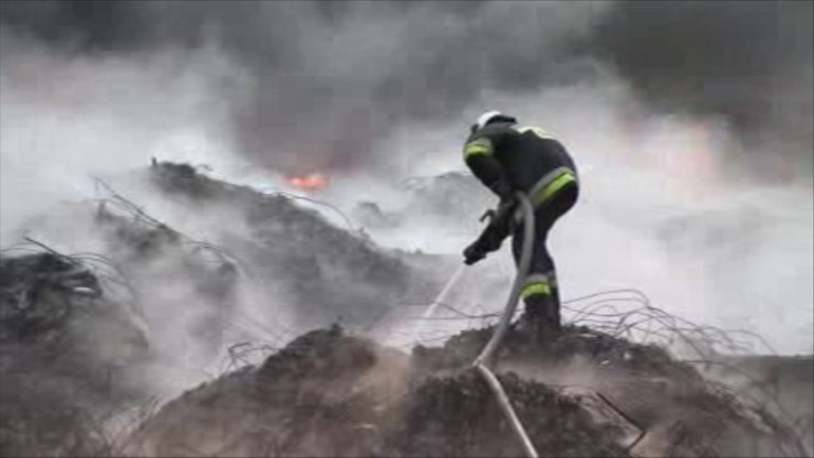 Duży pożar na wysypisku w Jastrzębiu-Zdroju. Trwa dogaszanie pogorzeliska