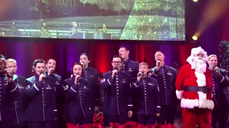 Amerykańscy żołnierze składają życzenia i śpiewają "Jingle Bells" po polsku