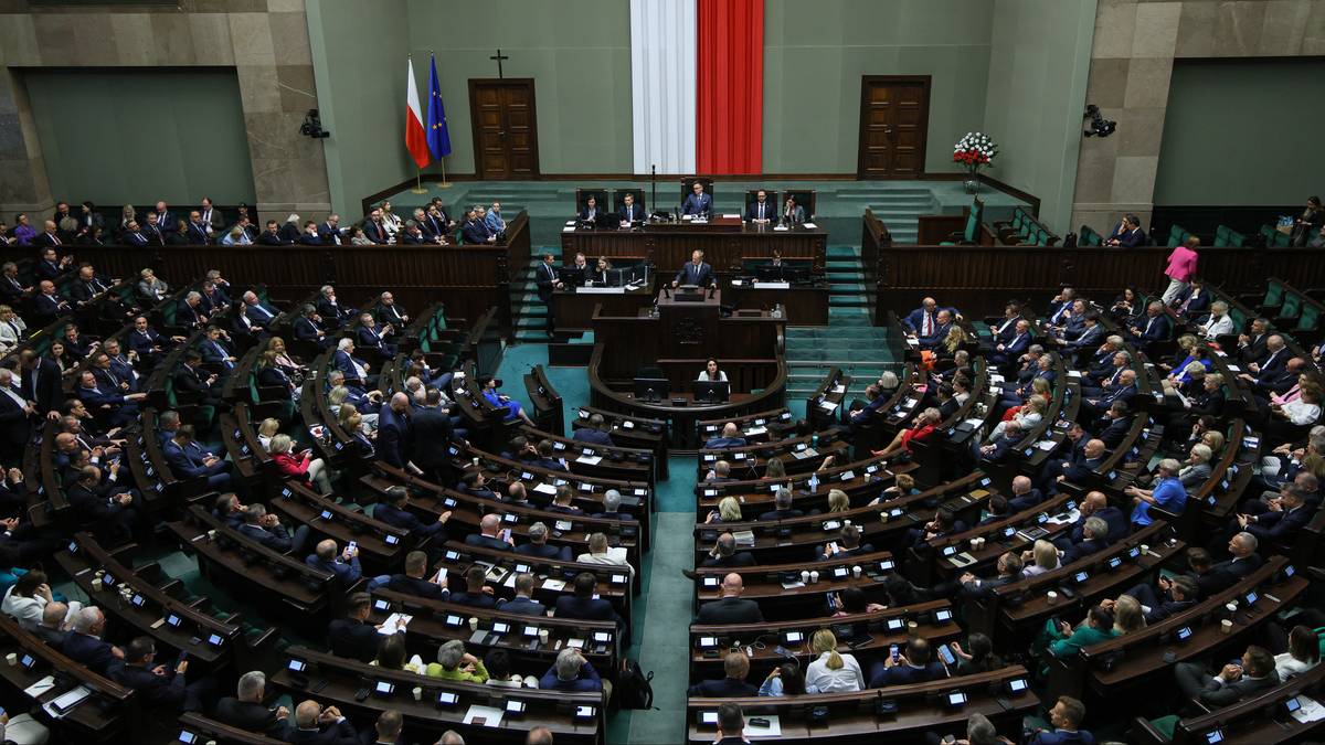 KO i PiS z takim samym poparciem. Nowy sondaż parlamentarny