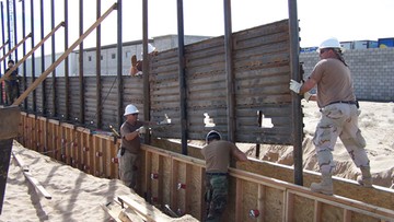 Kilkaset firm chce wybudować mur na granicy USA z Meksykiem