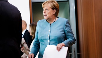 Raport: media bezkrytycznie popierały politykę uchodźczą Merkel