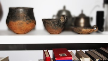 Naczynia z epoki brązu w mieszkaniu w Wilanowie. Właściciele nie byli świadomi, że posiadają skarb