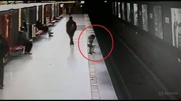 Matka spuściła go z oczu, dwulatek podbiegł do krawędzi peronu i spadł