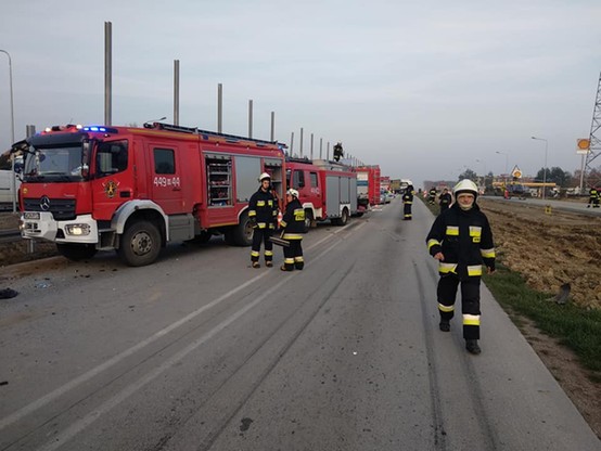 Wypadek w Hucie Żabiowolskiej. Pięć osób rannych. Trasa zablokowana
