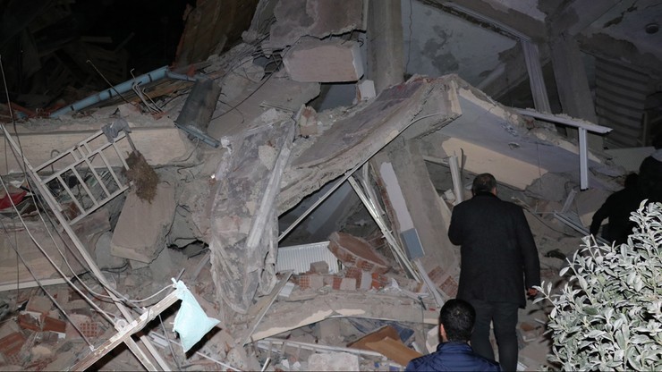 Trzęsienie ziemi w Turcji. Setki osób bez dachu nad głową