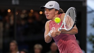 WTA w Adelajdzie: Świątek przegrała w półfinale z liderką rankingu (WIDEO)