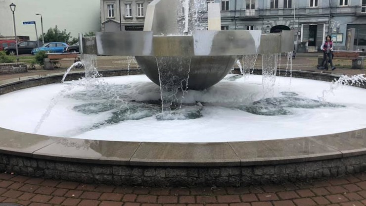 Piana w fontannie w Sosnowcu. Trzeba wymienić 30 tysięcy litrów wody