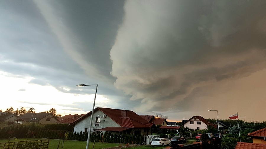 Chmura szelfowa w Szklarach Górnych w woj. dolnośląskim. Fot. Marta / TwojaPogoda.pl
