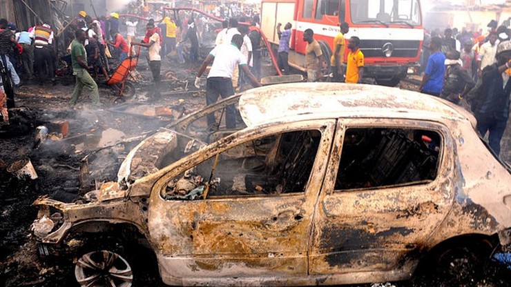 Nigeria: pięć osób zginęło w wyniku wybuchu cysterny. Spłonęło kilkadziesiąt aut