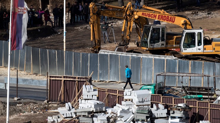 Usunięto mur w Kosovskiej Mitrovicy. W tle spór z Serbami