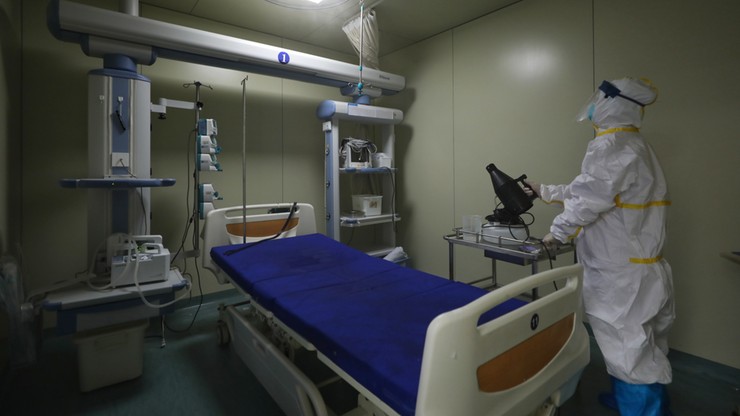 Chińska policja przeprasza zmarłego lekarza. Ostrzegał przed koronawirusem