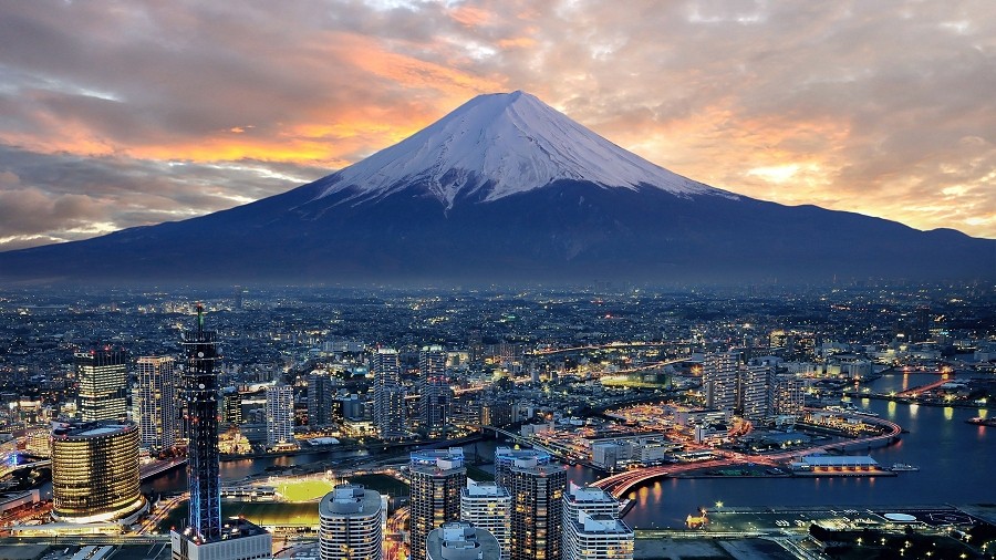 Panorama Tokio w tle z wulkanem Fudżi. Fot. Max Pixel.