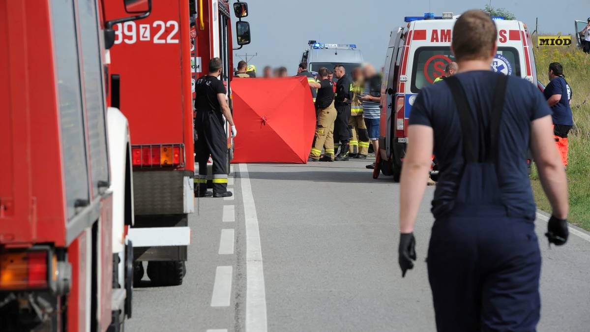 Wypadek busa z młodymi piłkarzami. Nie żyje jedna osoba