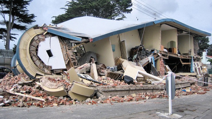 Trzęsienie ziemi i lawina błotna w turystycznym regionie Indonezji. Dwie ofiary, wielu rannych