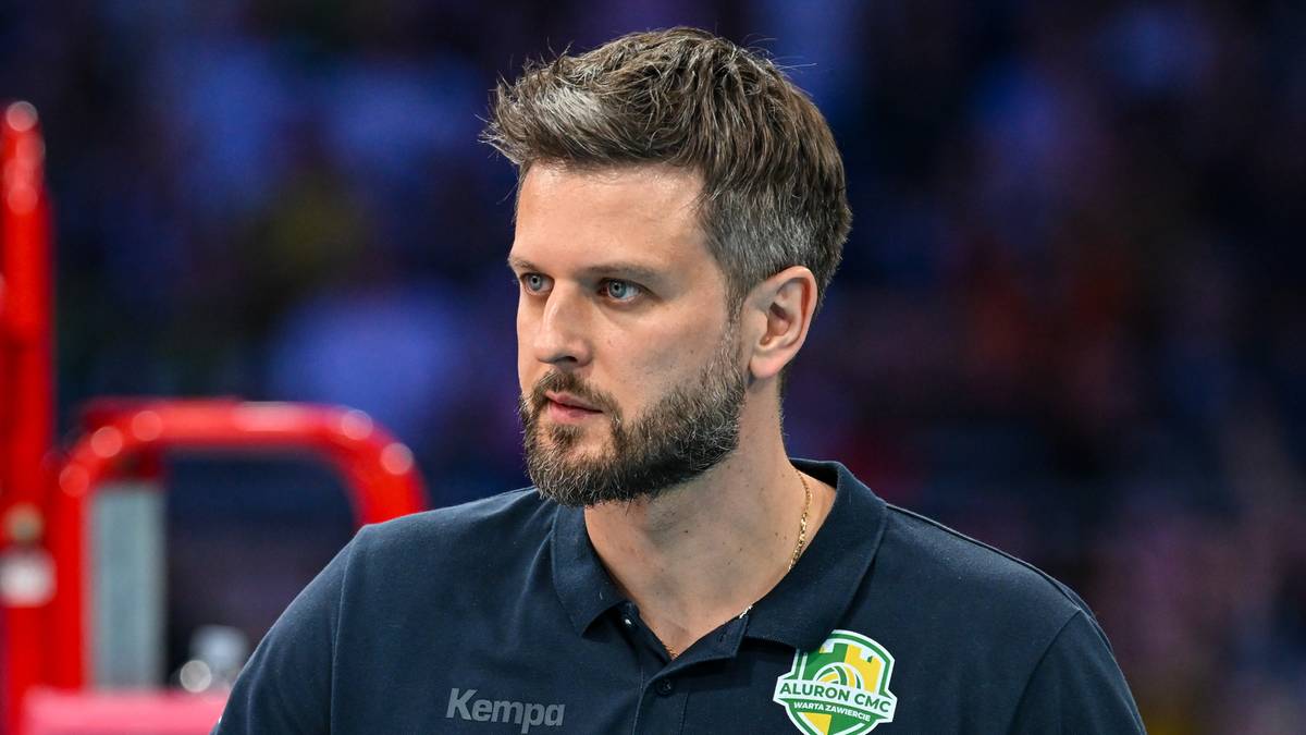 Portret Michała Winiarskiego, siatkarza i trenera.