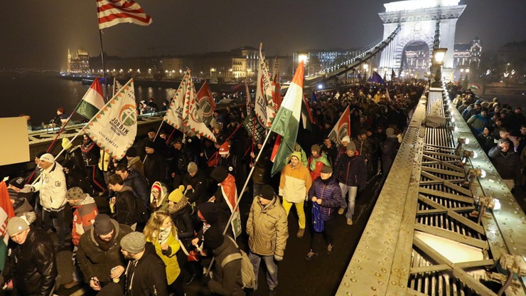 Węgrzy znów wyszli na ulicę. To reakcja na podpisanie przez prezydenta zmian w kodeksie pracy