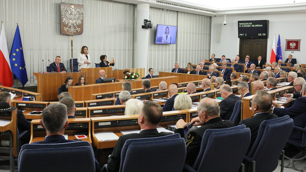 Pierwsze posiedzenie XI kadencji Senatu. Wybór wicemarszałków