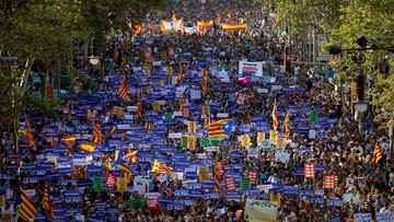 W Barcelonie wielka manifestacja przeciwko terroryzmowi. Po raz pierwszy z udziałem króla