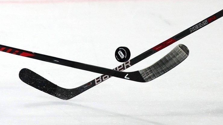 NHL: Osiem goli w drugiej tercji w Newark