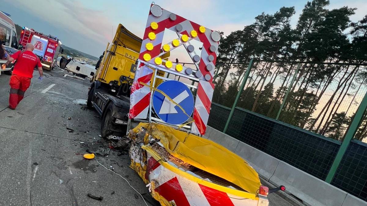 Wypadek na A2. Pięć osób w stanie ciężkim