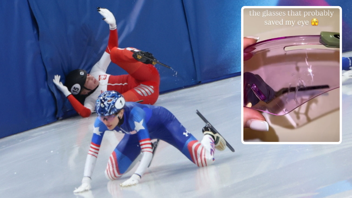 Dwie łyżwiarki short track upadły na lodowisko podczas zawodów. Jedna z nich, Selina Sellier, ma na sobie biało-czerwony strój, a druga, Kristen Santos-Griswold, strój w barwach USA. W prawym górnym rogu widoczne są pęknięte gogle Seliny Sellier.