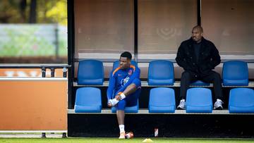 Oficjalnie! Gwiazda Holendrów nie zagra z Polską