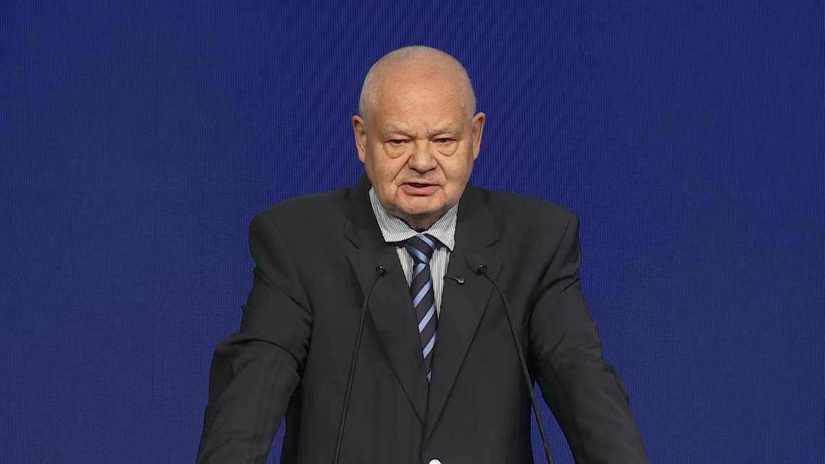 Iskrzy w Narodowym Banku Polskim. Chcą okroić rolę Glapińskiego, jest riposta