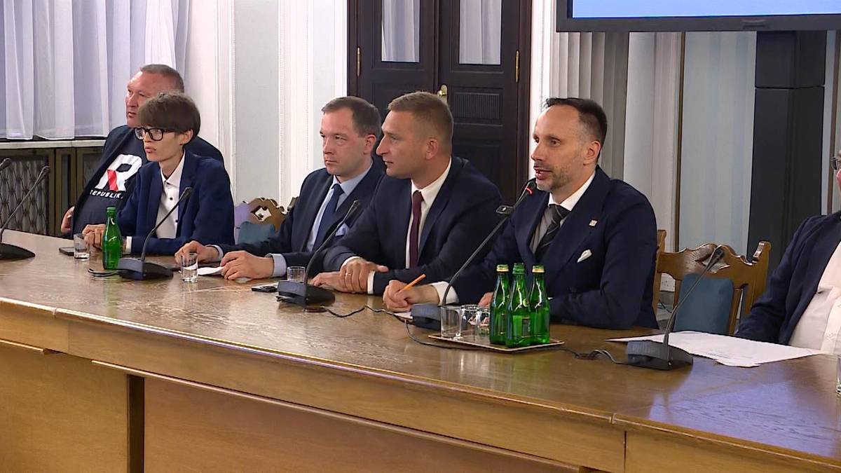 Bąkiewicz wygłosił raport z granicy. "Wielcy ludzie, dziś bohaterowie"