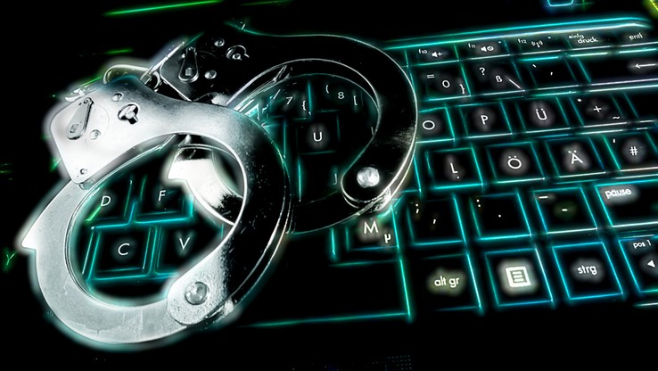 Hakerzy grasowali na serwerach MON. Ukradli setki tysięcy maili