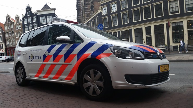 Holandia: Podejrzani przenieśli rannego w wypadku mężczyznę. Ofiara nie żyje