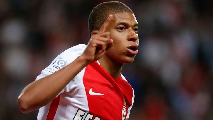 Oficjalnie: Mbappe nowym zawodnikiem PSG! Nietypowa umowa między klubami