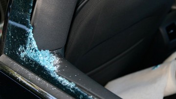 Ukradł z auta butelkę coli. Policja radzi, by nie zostawiać na widoku "wartościowych przedmiotów"