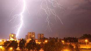 05.10.2023 05:56 Tysiące błyskawic nad Polską. Nawałnice pozrywały dachy. „Szum jakby samolot przeleciał”