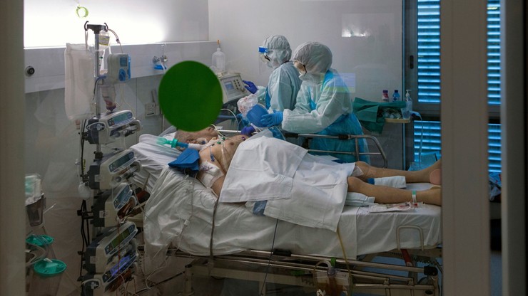 Ponad 15 tys. ofiar śmiertelnych pandemii koronawirusa w Hiszpanii
