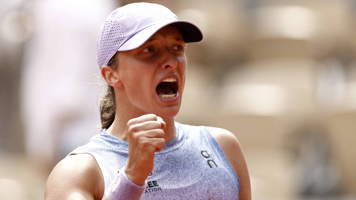 Świątek poradziła sobie z presją. Polka coraz bliżej piątego tytułu French Open