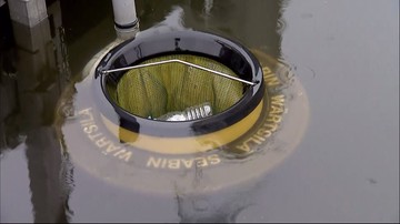 "Pływający kosz". Gdańsk jako pierwszy w Polsce testuje wodną "śmieciarkę"