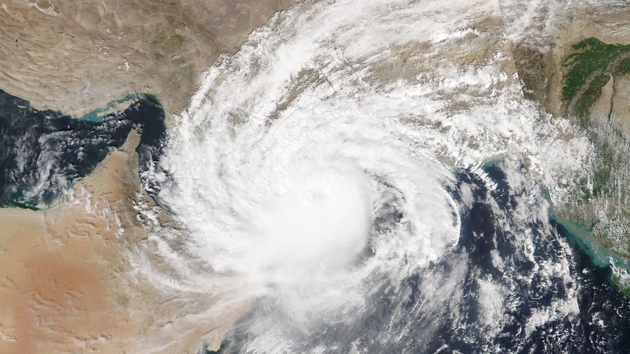 Zdjęcie satelitarne cyklonu Gulab-Shaheen. Fot. NASA.