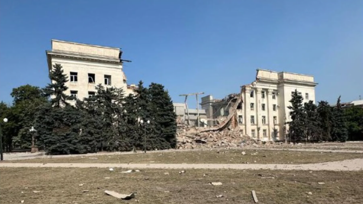 Rosja uderzyła w Chersoń. Zniszczyli siedzibę administracji obwodowej