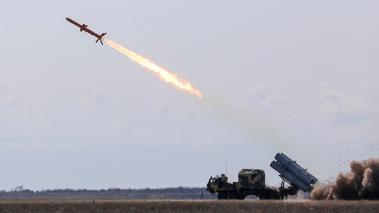 Ukraina. Cudzoziemcy będą mogli zamawiać napisy na pociskach rakietowych. Środki trafią do armii