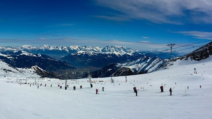 Polacy chętnie wyjeżdżają na narty. Tej zimy trzykrotnie częściej wybierają kurorty zagraniczne