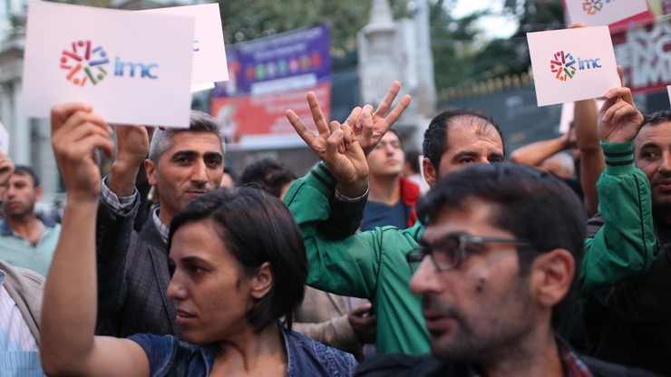 Turcja: protest dziennikarzy przeciwko zamknięciu prokurdyjskiej telewizji