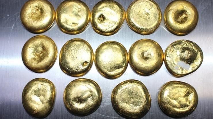 Mężczyzna próbował wywieźć z Uzbekistanu w żołądku pół kilograma złota