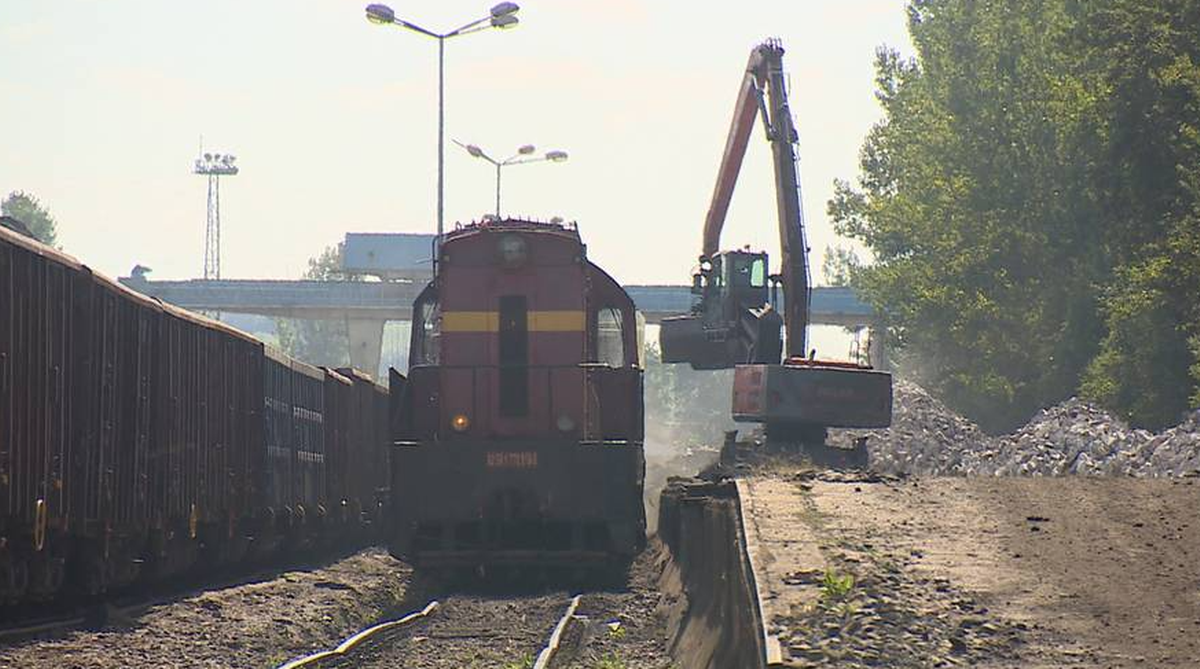 Kolejowa rampa niszczy życie mieszkańców Krównik. Ogromny hałas i kłęby kurzu. "Nie da się żyć"