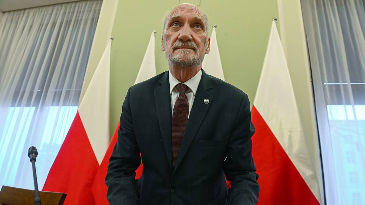 Macierewicz miał złamać przepisy na ulicach Warszawy. Policja reaguje