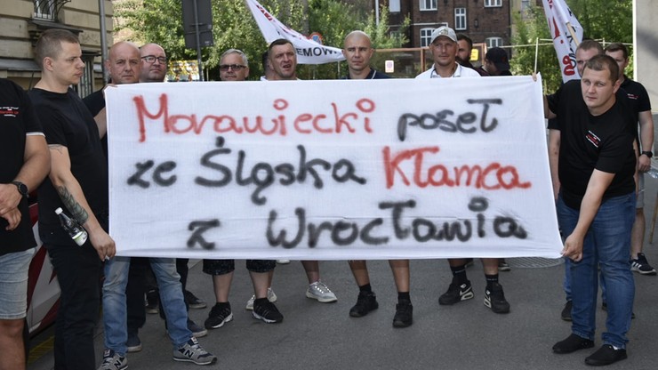Katowice. Związkowcy pikietwali przed biurem poselskim Mateusza Morawieckiego