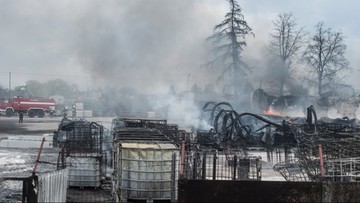 Wielki pożar fabryki rozpuszczalników. Ponad 200 strażaków na miejscu