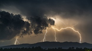 22.06.2021 04:00 Burze i upały nie odpuszczą. Gdzie we wtorek trzeba uważać na niszczące nawałnice? [MAPY]