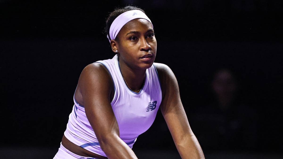 Coco Gauff, amerykańska tenisistka, w stroju sportowym podczas meczu tenisowego.